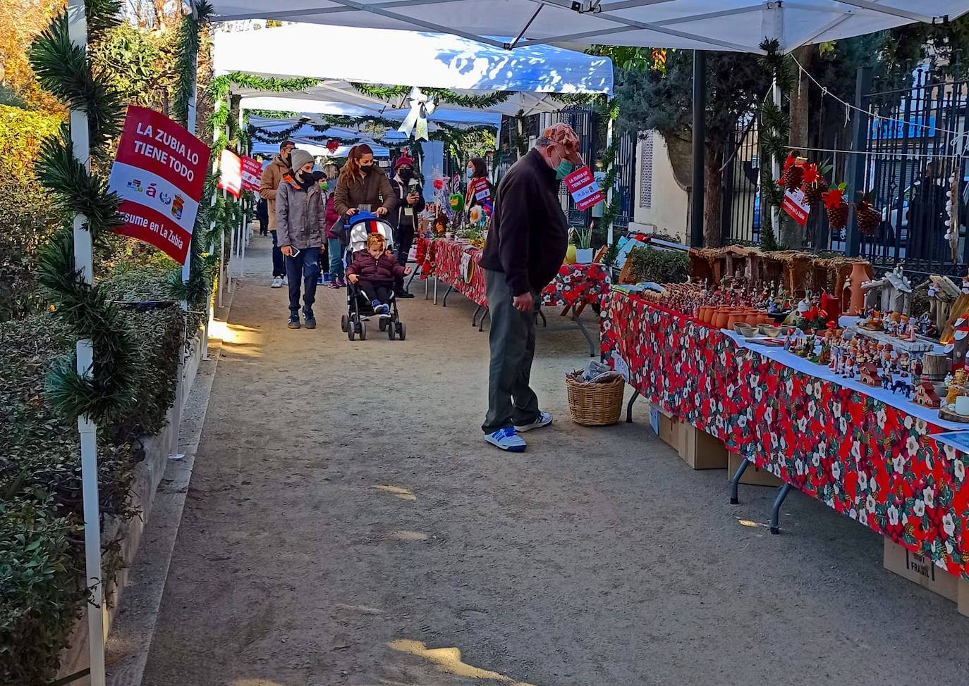 Fotos: Mercado navideño de artesanas en La Zubia