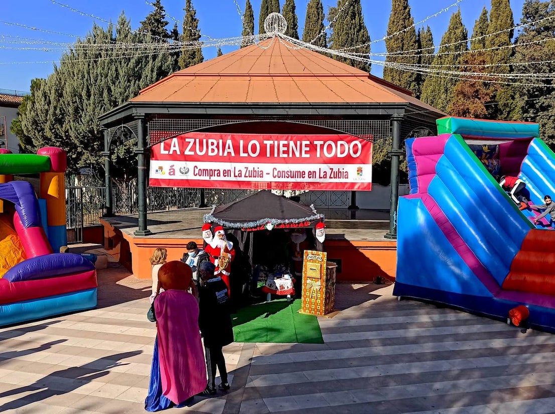 Fotos: Mercado navideño de artesanas en La Zubia