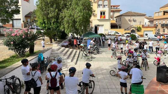 Más de 150 ciclistas participan en el Día de la Bicicleta de La Zubia