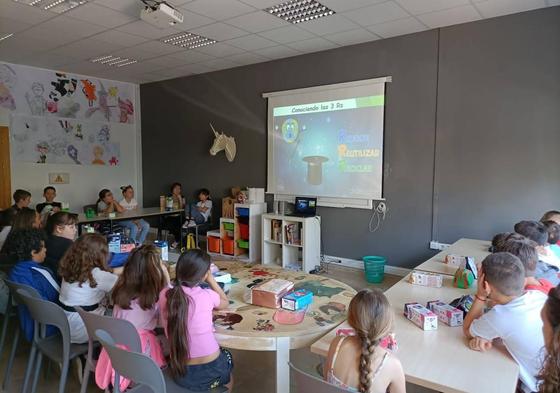 Más de 350 escolares de La Zubia realizan talleres de reciclaje