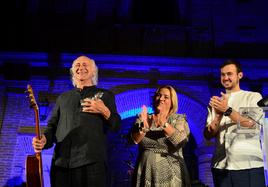 Amancio Prada recibe el Premio Internacional Poesía en El Laurel