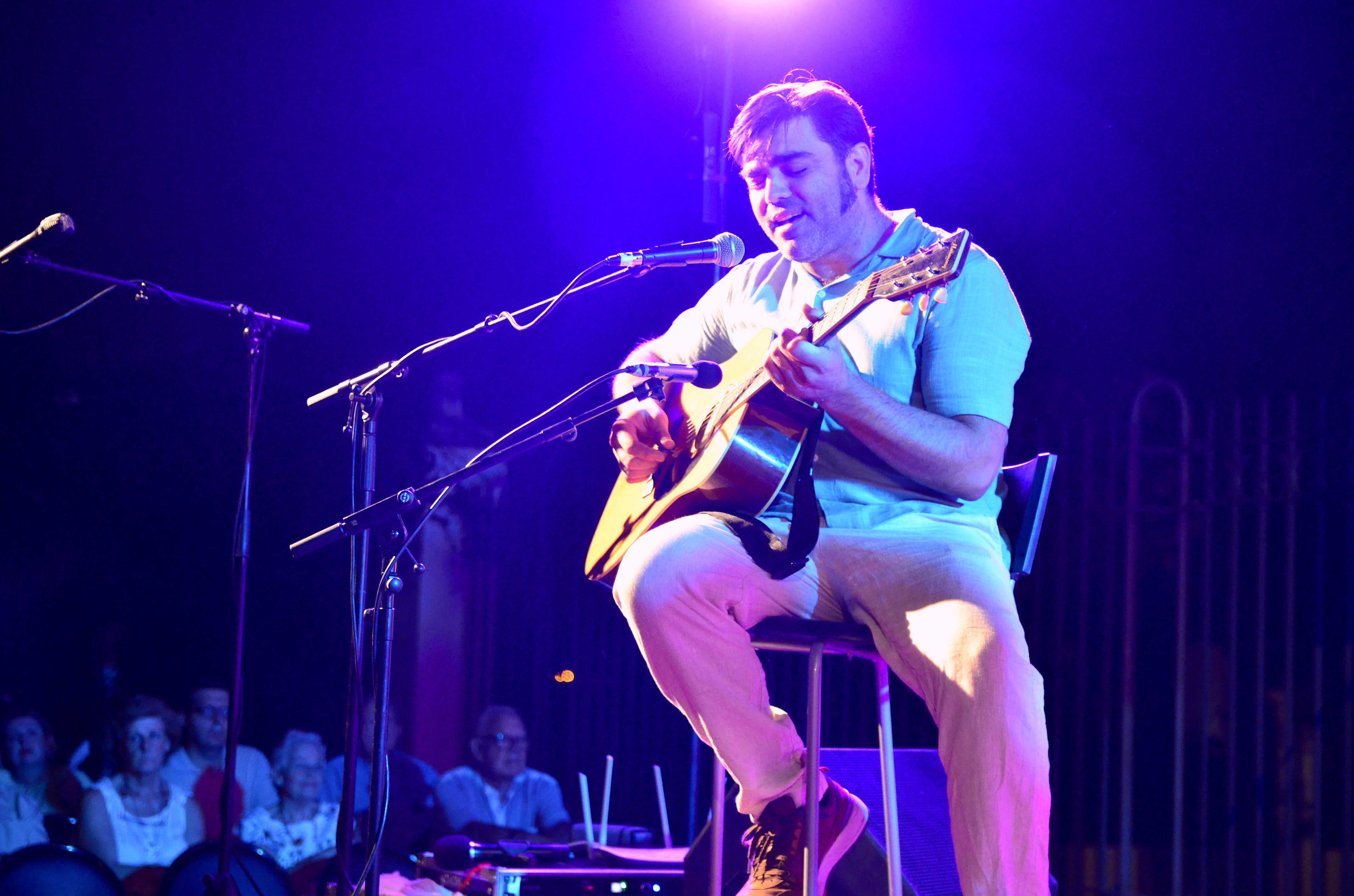 Amancio Prada recibe el Premio Internacional Poesía en El Laurel