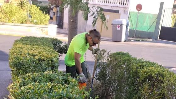 La Zubia contrata a doce personas desempleadas mayores de 45 años para jardinería