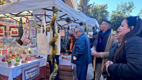 La Zubia estimula el comercio local con su mercado navideño de artesanos