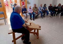 Taller impartido por Manolo Benítez, artesano alpargatero de La Zubia.