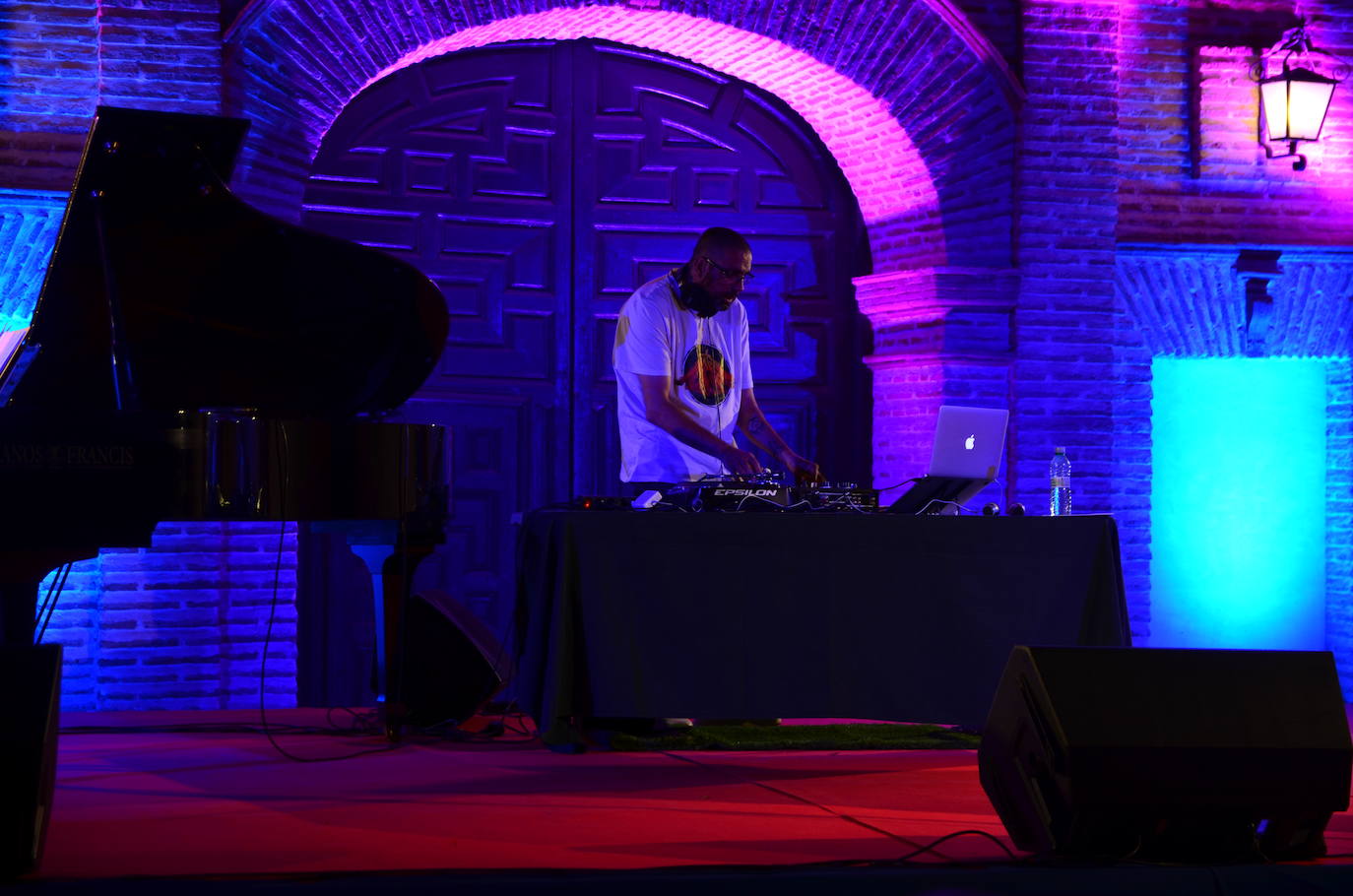 Arranca en La Zubia el festival Poesía en el Laurel