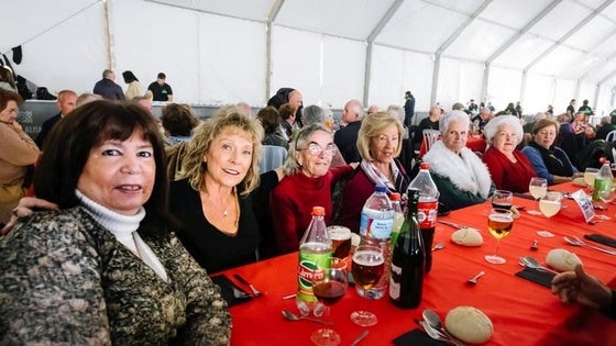 Más de 800 mayores de La Zubia comparten una comida navideña