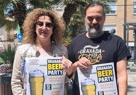 La concejala Natalia Arregui y Juan Manuel Prieto, director del evento, presentan el cartel.