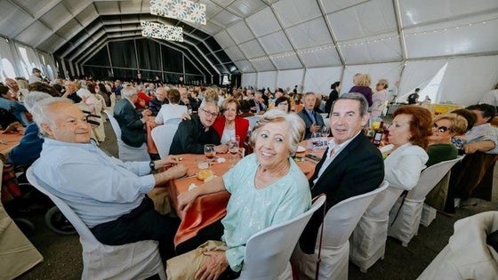 Casi mil mayores de La Zubia, en la comida de San Juan Nepomuceno