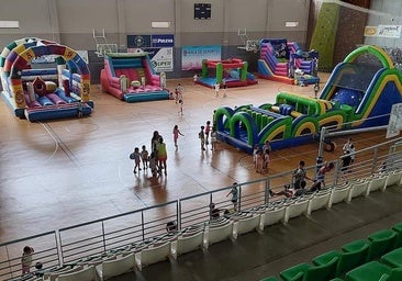 La Escuela de Verano de La Zubia, en el pabellón.