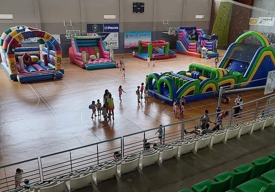 La Escuela de Verano de La Zubia, en el pabellón.