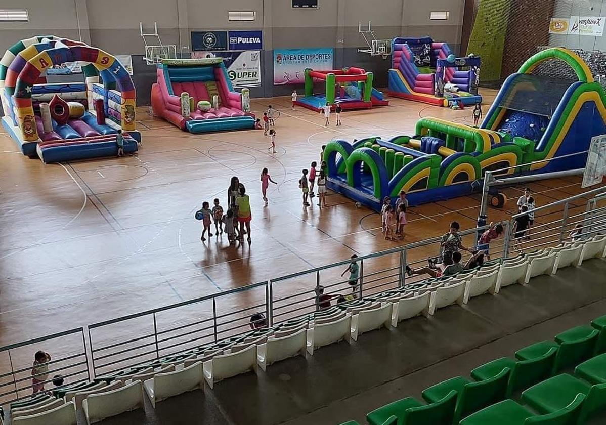 La Escuela de Verano de La Zubia, en el pabellón.