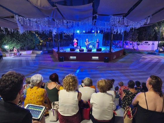 La Zubia refresca las noches de los viernes con música en directo