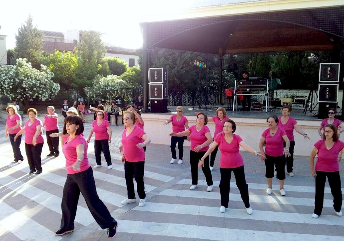 Esta temporada habrá más plazas en los talleres para mayores de La Zubia.