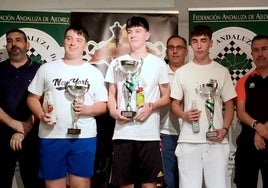 David y Ángel, en el podio del Campeonato de Rápidas.