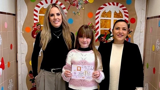 La estudiante Ángela González gana el primer concurso de postales navideñas de La Zubia