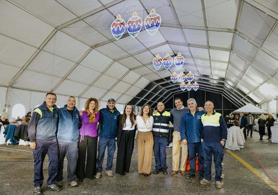 La comida, organizada por la concejalía de Fiestas y Mayores, tuvo lugar en la caseta municipal