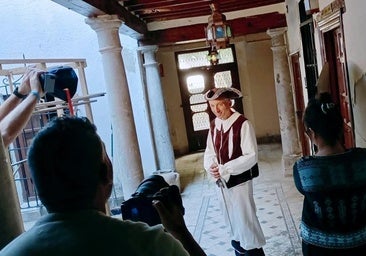 El calendario muestra y recrea el rico patrimonio local de La Zubia.