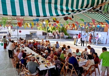 Los vecinos disfrutaron de una merienda en un ambiente familiar y cercano en San Antonio.