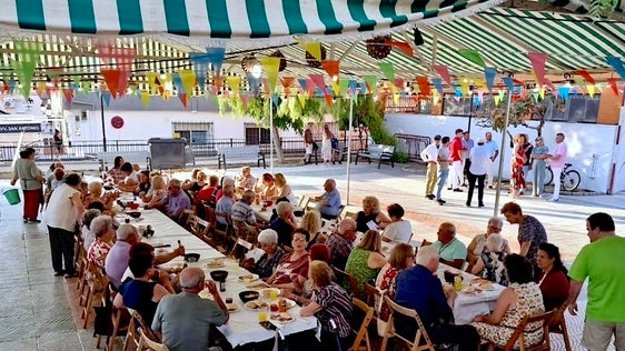 Los mayores protagonizan las fiestas del barrio de San Antonio de La Zubia