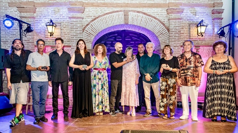 Poesía en el Laurel rinde homenaje a Robe Iniesta