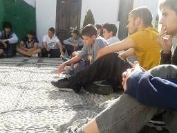 Estudiantes de La Zubia se concentran ante el Ayuntamiento contra los recortes en educación