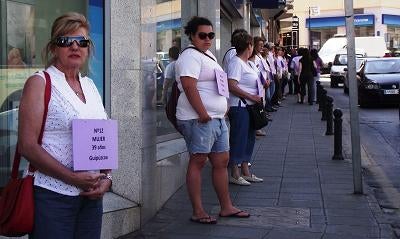 Cadena humana contra la violencia de género en La Zubia