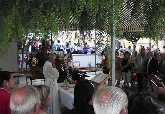 El barrio de San Antonio celebra el día de su patrón