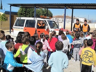 Los escolares del Alzawiya conocen los estresijos de Protección Civil