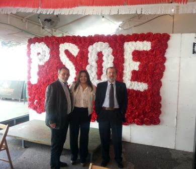 El delegado de Economía José Antonio Aparicio visita la caseta del PSOE
