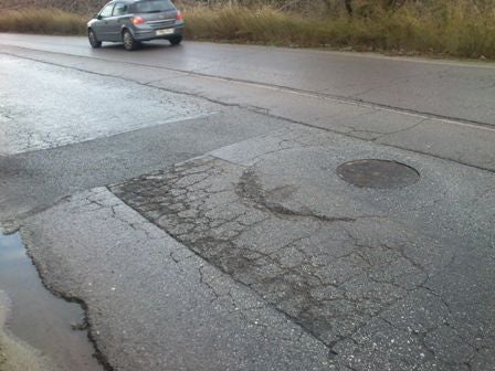 Treinta empresas concursan para remodelar la carretera de La Zubia