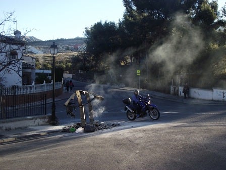 Aparece un contenedor calcinado en La Cañada de los Priscos