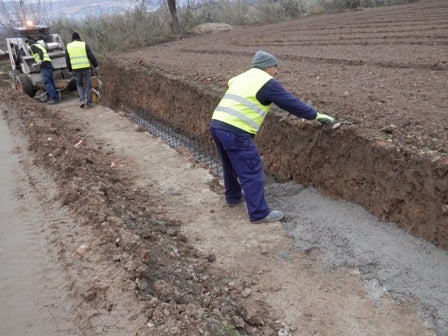 Las mejoras en el Barranco de la Negra y en las acequias Genital y Gorda evitan filtraciones y facilitan los trabajos agrícolas