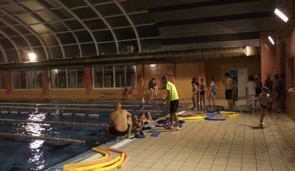 Marcha por la rápida apertura de la piscina municipal