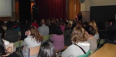 Charla sobre acoso escolar y redes sociales en el colegio Al-Zawiya