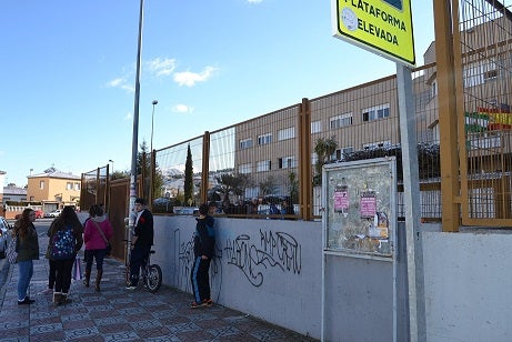 Charla en el IES Trevenque para prevenir el abuso del alcohol en los jóvenes
