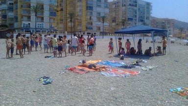 Niños y niñas de La Zubia disfrutan de cuatro días junto al mar gracias al Campameno Solidario