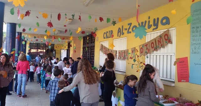 La Fiesta del Otoño se lleva de calle a los escolares del Alzawiya