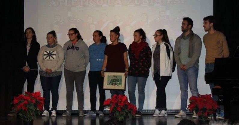 El Atlético La Zubia recibe el premio Miguel Hernández al Deporte