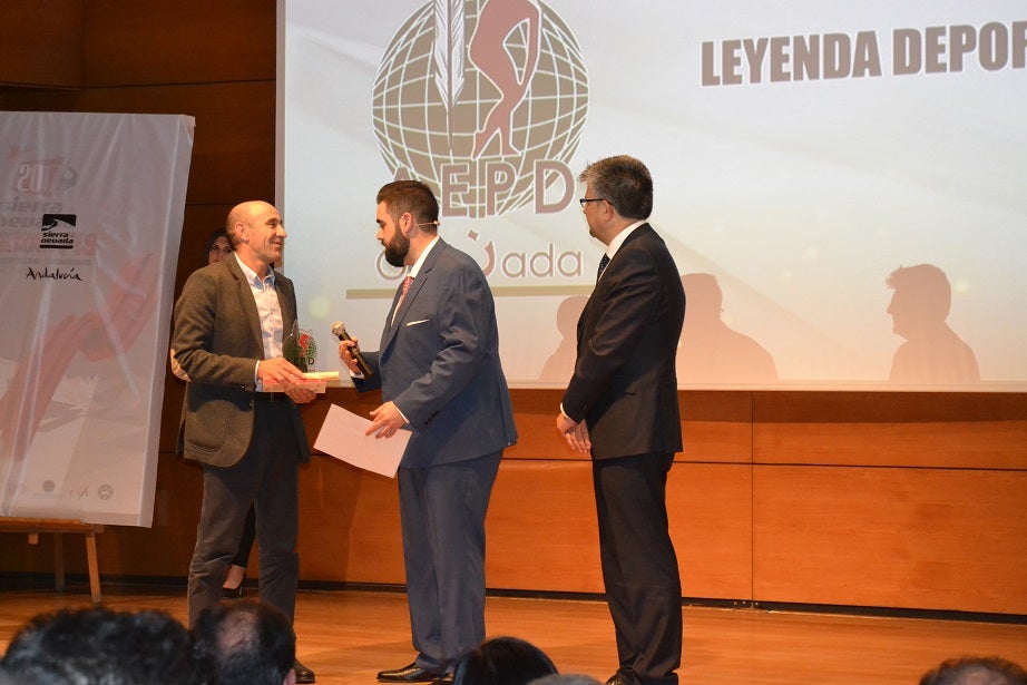 El atleta zubiense Paco Sánchez Vargas, premiado como leyenda deportiva en el Gala del deporte granadino