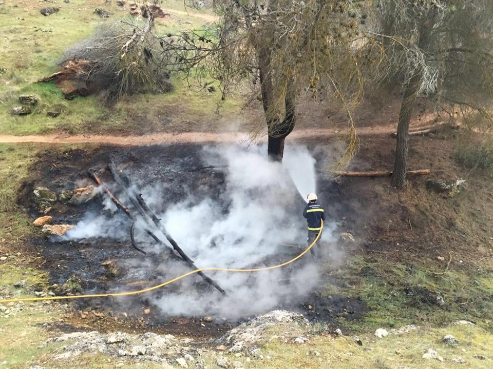 Sofocado un pequeño incendio en el Barranco del Tomillo