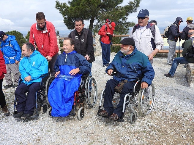 Cuarenta senderistas participan en las Jornadas de Montaña y Aventura Villa de la Zubia