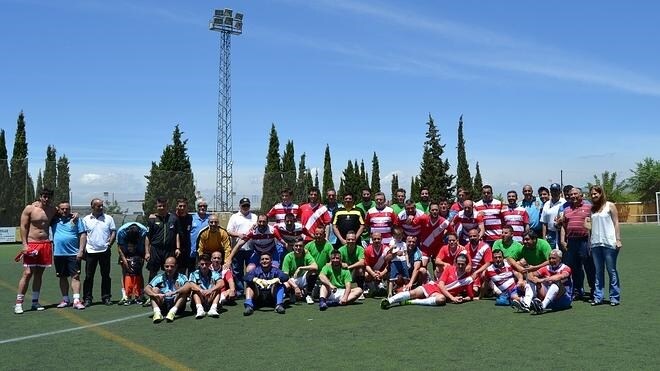 Los veteranos del Granada ganan el torneo solidario celebrado en los Hoyos