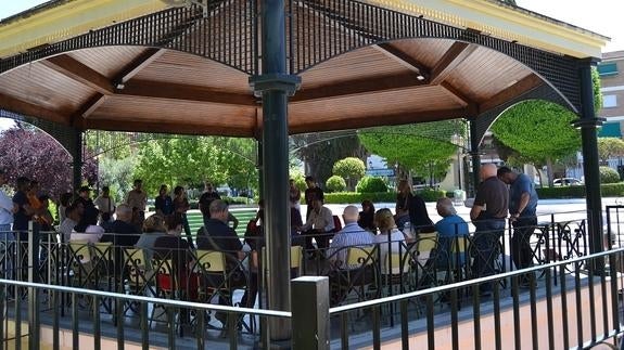 Asamblea de desempleados en el templete de La Encina