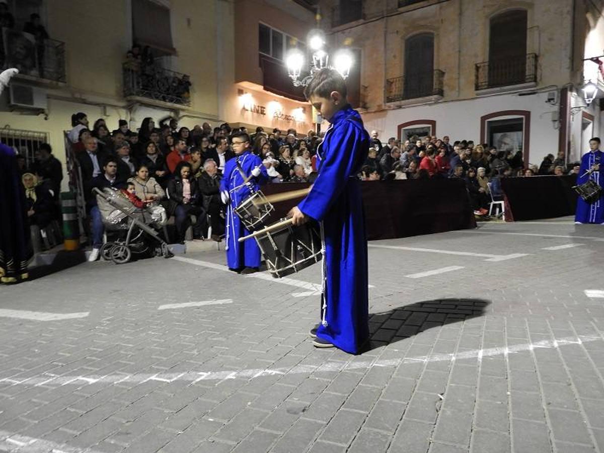 Un Martes Santo más, el Paso Azul de Cuevas del Almanzora realizó su estación de penitencia con la procesión de la Virgen de las Angustias, tradicional por ser portada a hombros por mujeres.