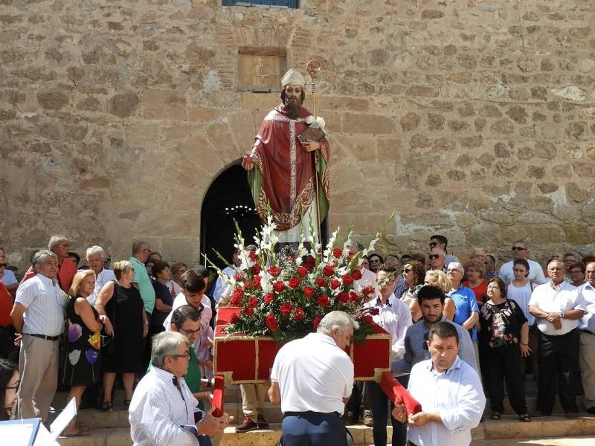 La imagen de San Agustín recorrió ayer Mojácar pueblo portada a hombros por sus costaleros.