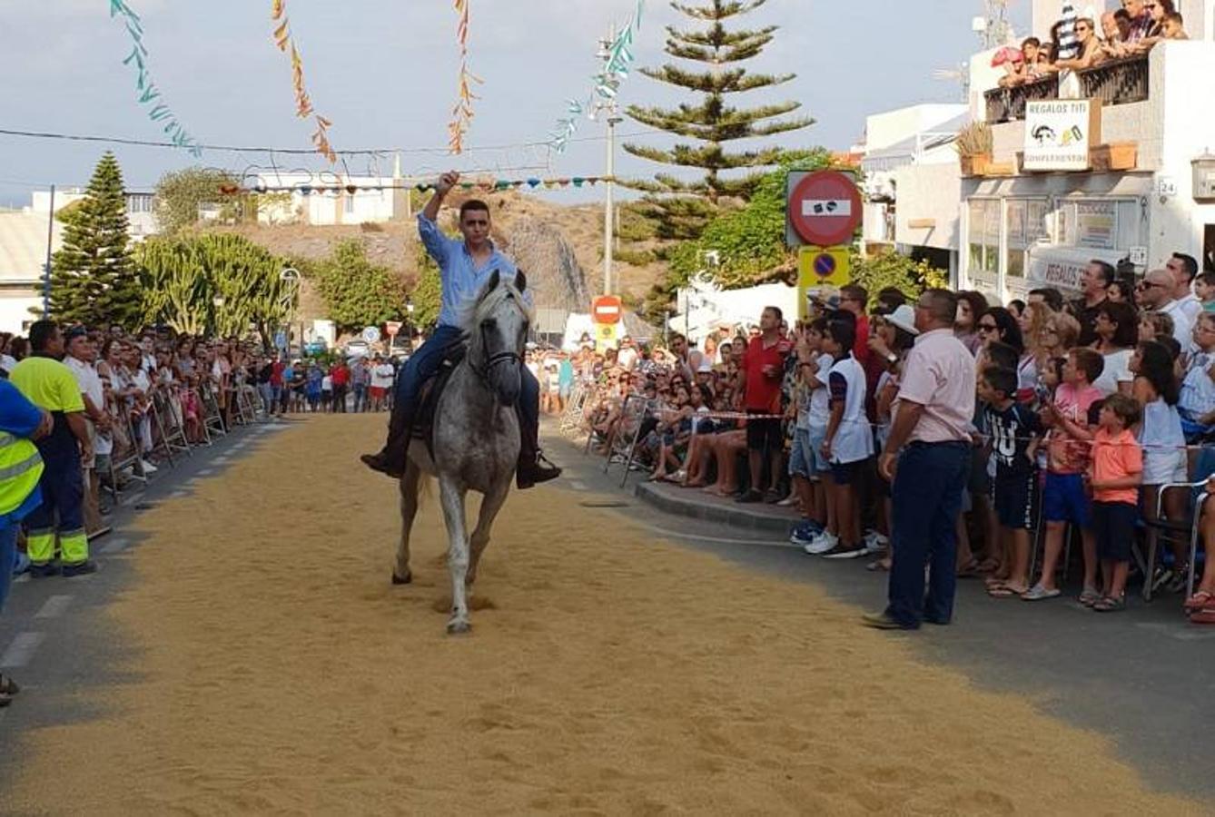 Corrida de cintas a caballo.