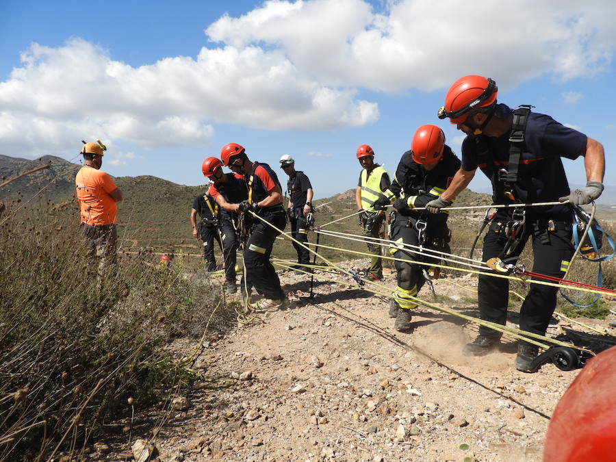Los profesionales amplían sus conocimientos, ya que la formación es elemental en los rescates de este tipo