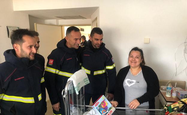 Los Bomberos del Levante reparten sonrisas