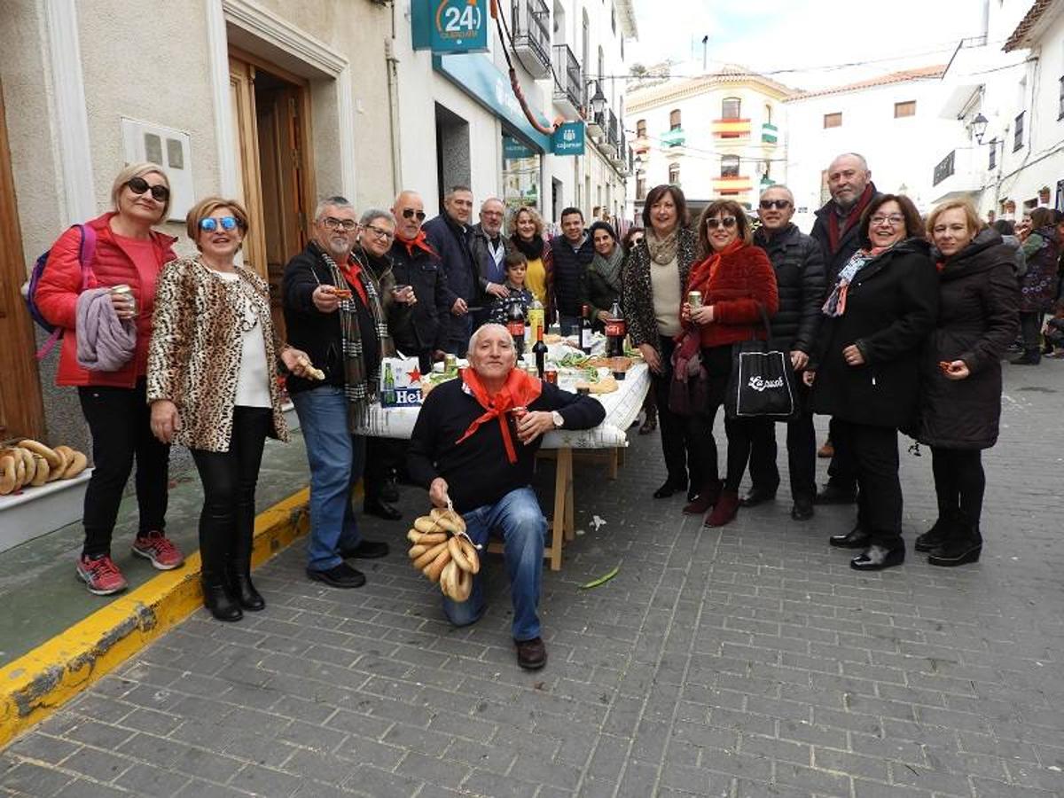 Ni el frio ni la amenaza de lluvia frenó a los miles de visitantes que se desplazaron hasta Lubrín para disfrutar junto a sus vecinos de la primera fiesta del año en el Levante almeriense, declarada de Interés Turístico de Andalucía.